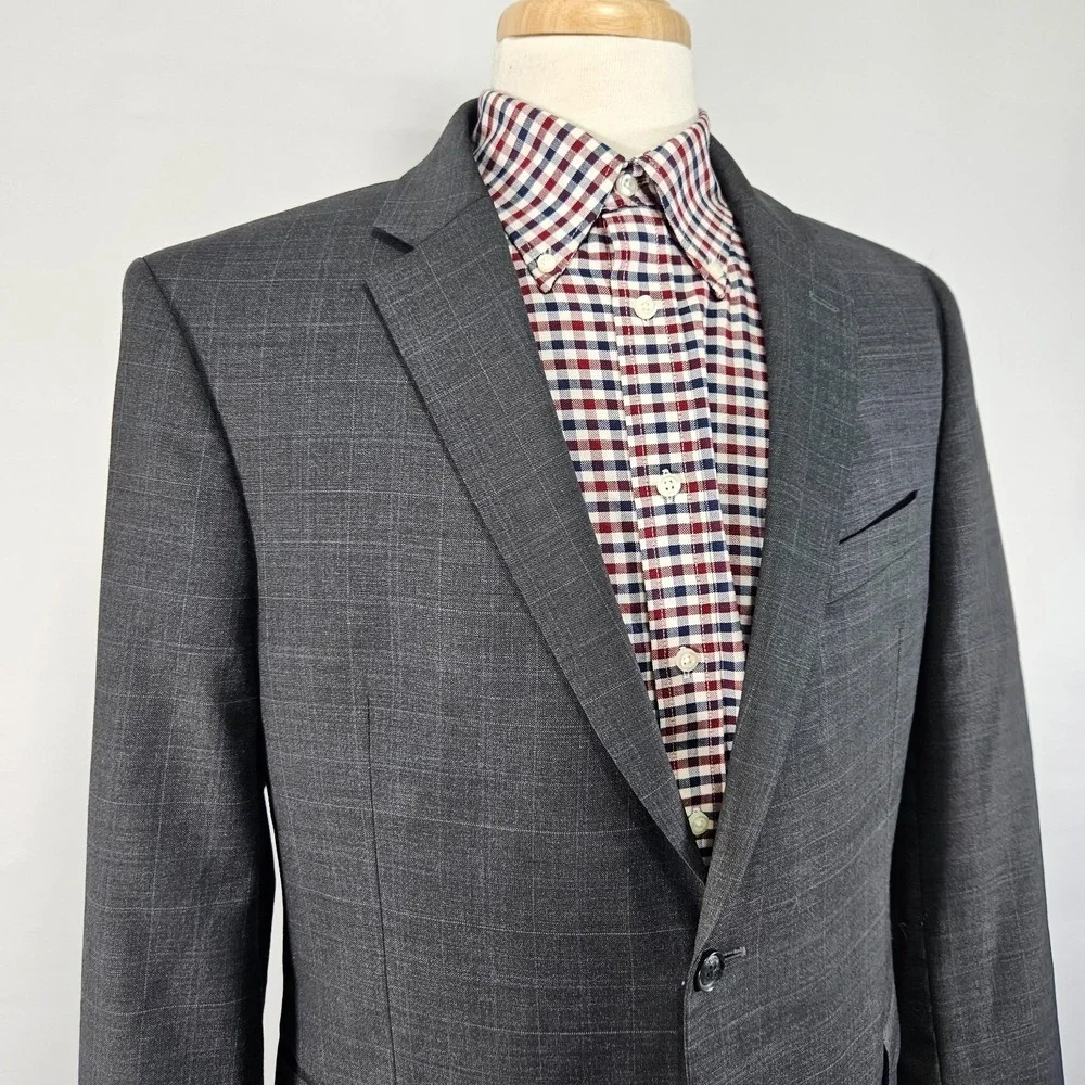 Tommy Hilfiger Men's Sport Coat Blazer Two Button Gray Plaid Wool Blend Size 44R